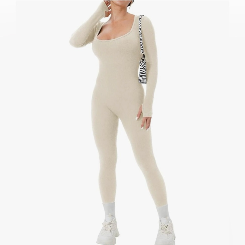 NEW Womens Ribbed Jumpsuit
Size Small